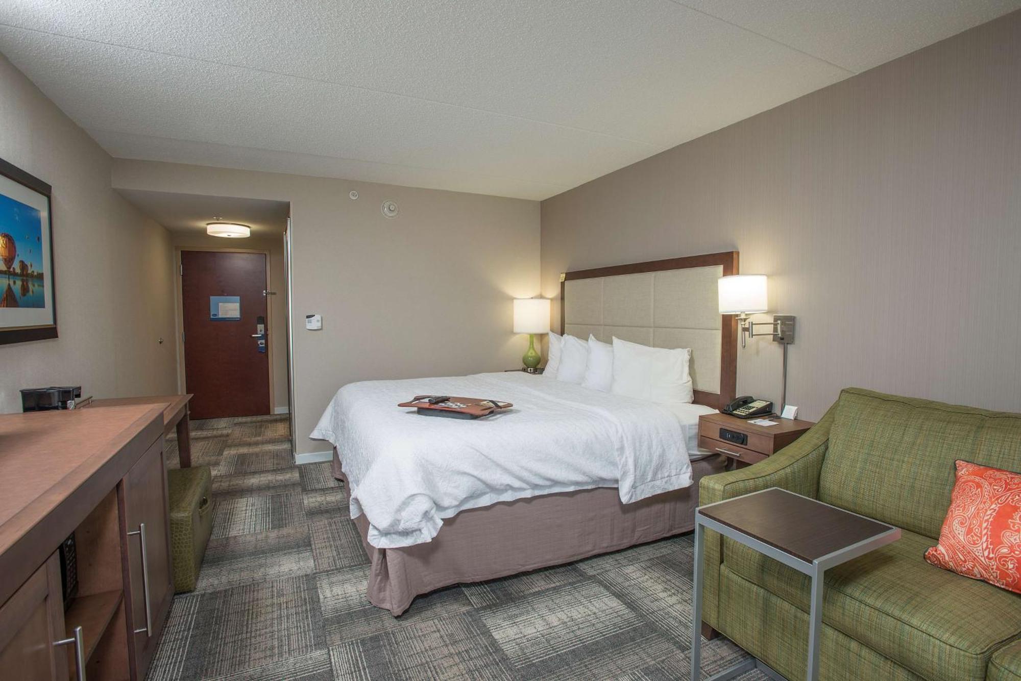 Deluxe King Room - Non-Smoking
